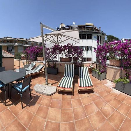 ATTICO SAN FAUSTINO 165 mq più 110 mq di terrazza- IN VILLA 700 ,VISTA MARE STREPITOSA-100 m dalla spiaggia-PARKING ESCLUSIVO-SKY,NETFLIX Rapallo Extérieur photo