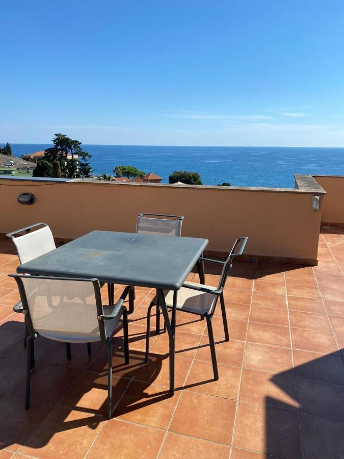 ATTICO SAN FAUSTINO 165 mq più 110 mq di terrazza- IN VILLA 700 ,VISTA MARE STREPITOSA-100 m dalla spiaggia-PARKING ESCLUSIVO-SKY,NETFLIX Rapallo Extérieur photo