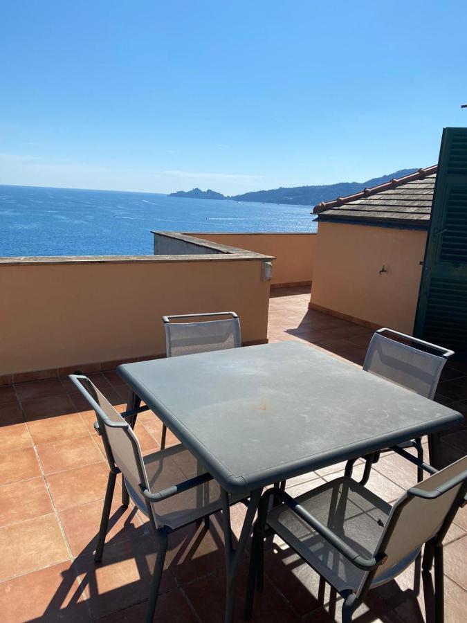 ATTICO SAN FAUSTINO 165 mq più 110 mq di terrazza- IN VILLA 700 ,VISTA MARE STREPITOSA-100 m dalla spiaggia-PARKING ESCLUSIVO-SKY,NETFLIX Rapallo Extérieur photo