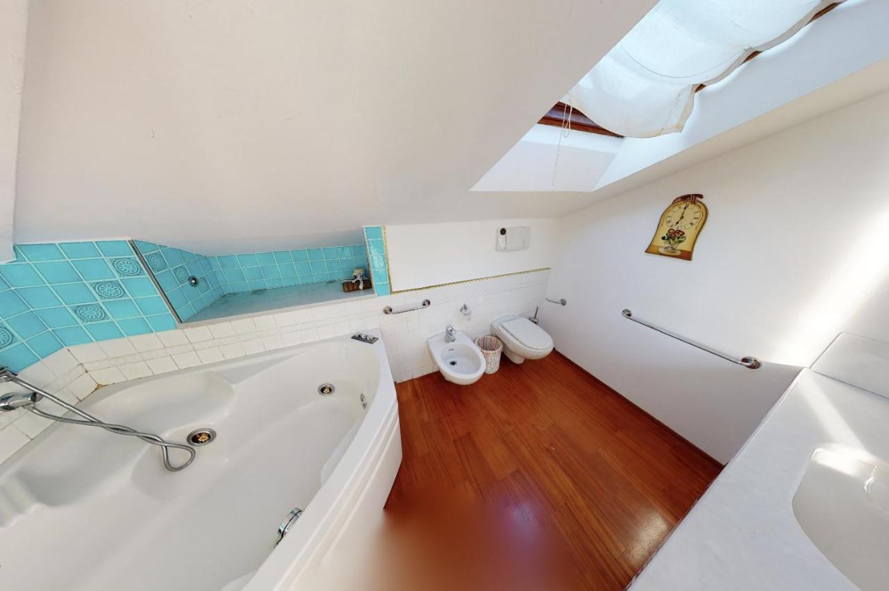 ATTICO SAN FAUSTINO 165 mq più 110 mq di terrazza- IN VILLA 700 ,VISTA MARE STREPITOSA-100 m dalla spiaggia-PARKING ESCLUSIVO-SKY,NETFLIX Rapallo Extérieur photo