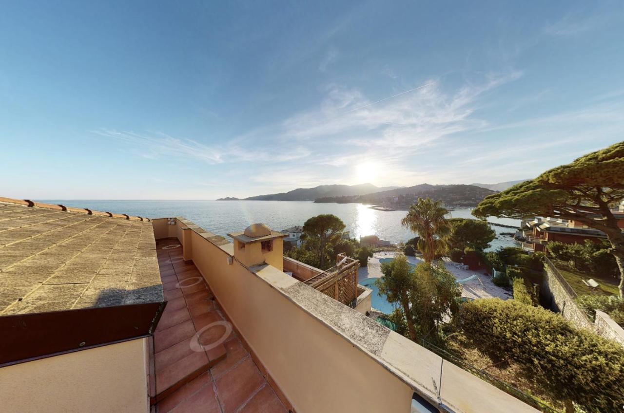 ATTICO SAN FAUSTINO 165 mq più 110 mq di terrazza- IN VILLA 700 ,VISTA MARE STREPITOSA-100 m dalla spiaggia-PARKING ESCLUSIVO-SKY,NETFLIX Rapallo Extérieur photo