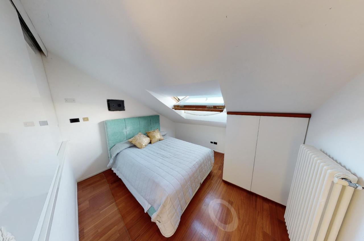 ATTICO SAN FAUSTINO 165 mq più 110 mq di terrazza- IN VILLA 700 ,VISTA MARE STREPITOSA-100 m dalla spiaggia-PARKING ESCLUSIVO-SKY,NETFLIX Rapallo Extérieur photo