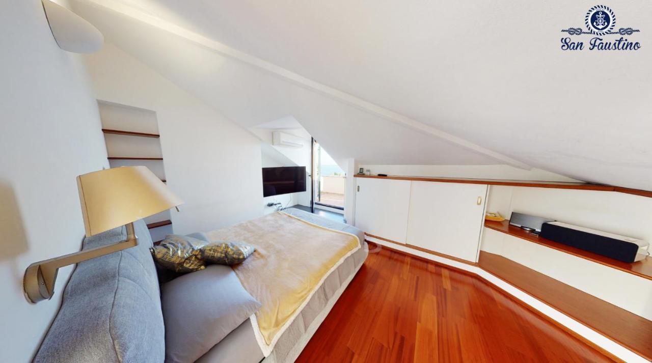 ATTICO SAN FAUSTINO 165 mq più 110 mq di terrazza- IN VILLA 700 ,VISTA MARE STREPITOSA-100 m dalla spiaggia-PARKING ESCLUSIVO-SKY,NETFLIX Rapallo Extérieur photo