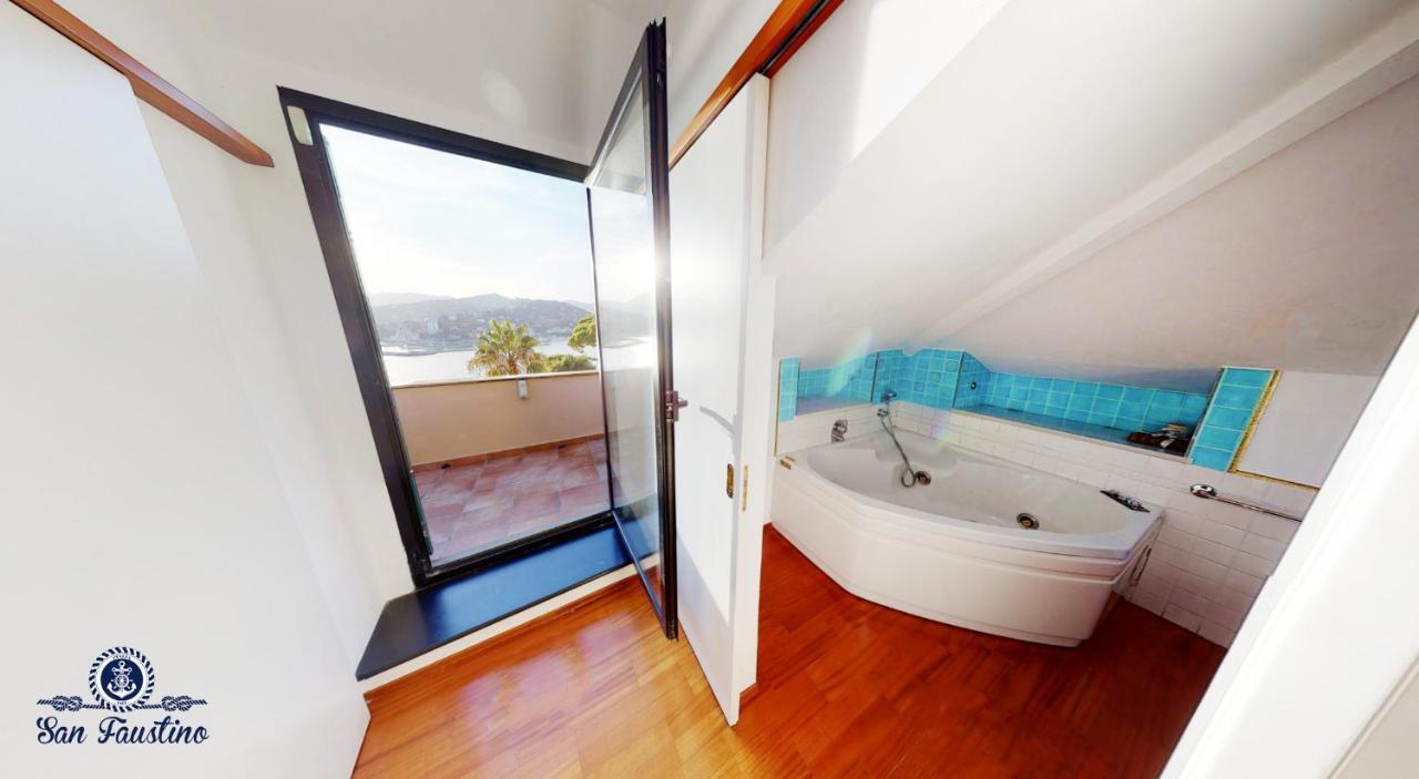 ATTICO SAN FAUSTINO 165 mq più 110 mq di terrazza- IN VILLA 700 ,VISTA MARE STREPITOSA-100 m dalla spiaggia-PARKING ESCLUSIVO-SKY,NETFLIX Rapallo Extérieur photo