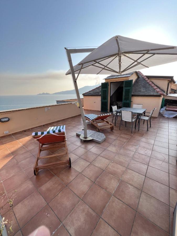 ATTICO SAN FAUSTINO 165 mq più 110 mq di terrazza- IN VILLA 700 ,VISTA MARE STREPITOSA-100 m dalla spiaggia-PARKING ESCLUSIVO-SKY,NETFLIX Rapallo Extérieur photo