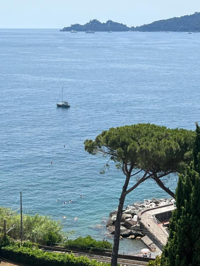 ATTICO SAN FAUSTINO 165 mq più 110 mq di terrazza- IN VILLA 700 ,VISTA MARE STREPITOSA-100 m dalla spiaggia-PARKING ESCLUSIVO-SKY,NETFLIX Rapallo Extérieur photo
