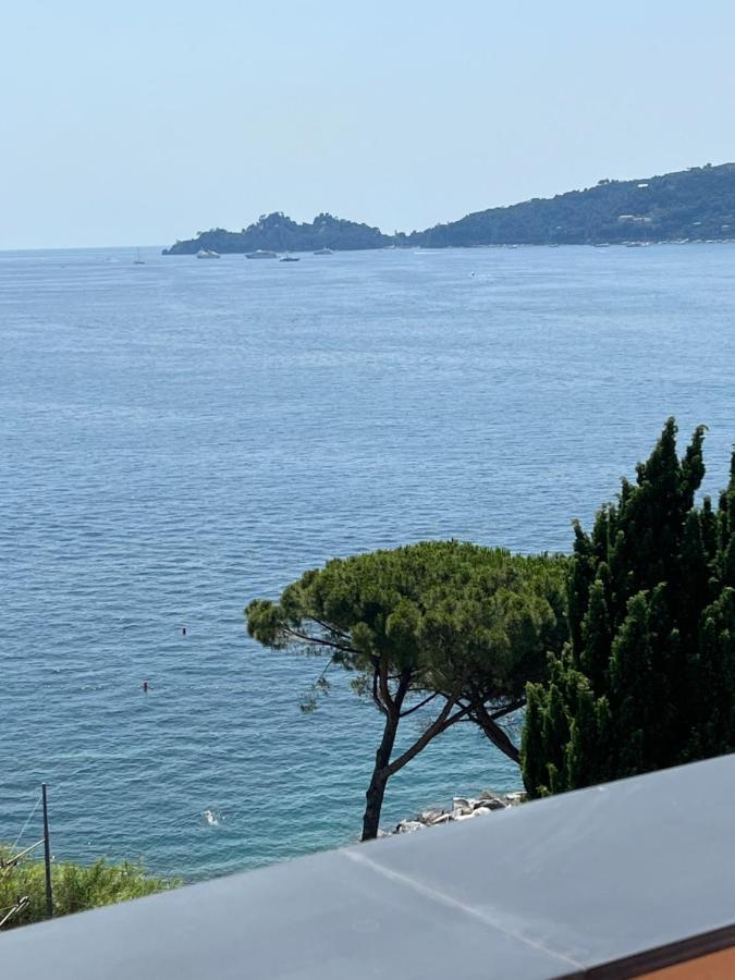 ATTICO SAN FAUSTINO 165 mq più 110 mq di terrazza- IN VILLA 700 ,VISTA MARE STREPITOSA-100 m dalla spiaggia-PARKING ESCLUSIVO-SKY,NETFLIX Rapallo Extérieur photo