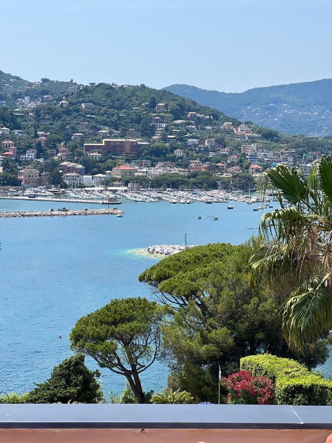ATTICO SAN FAUSTINO 165 mq più 110 mq di terrazza- IN VILLA 700 ,VISTA MARE STREPITOSA-100 m dalla spiaggia-PARKING ESCLUSIVO-SKY,NETFLIX Rapallo Extérieur photo