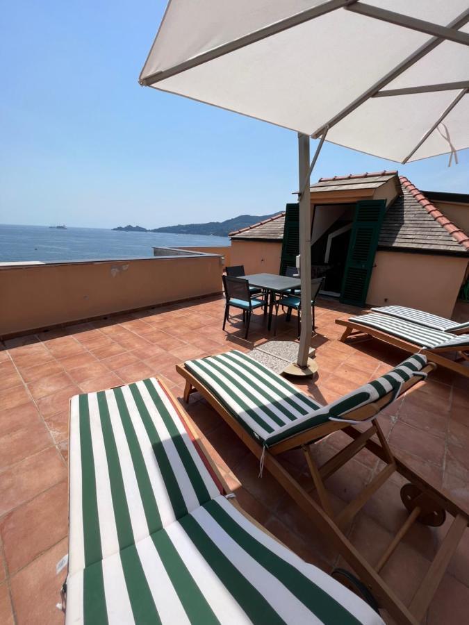 ATTICO SAN FAUSTINO 165 mq più 110 mq di terrazza- IN VILLA 700 ,VISTA MARE STREPITOSA-100 m dalla spiaggia-PARKING ESCLUSIVO-SKY,NETFLIX Rapallo Extérieur photo