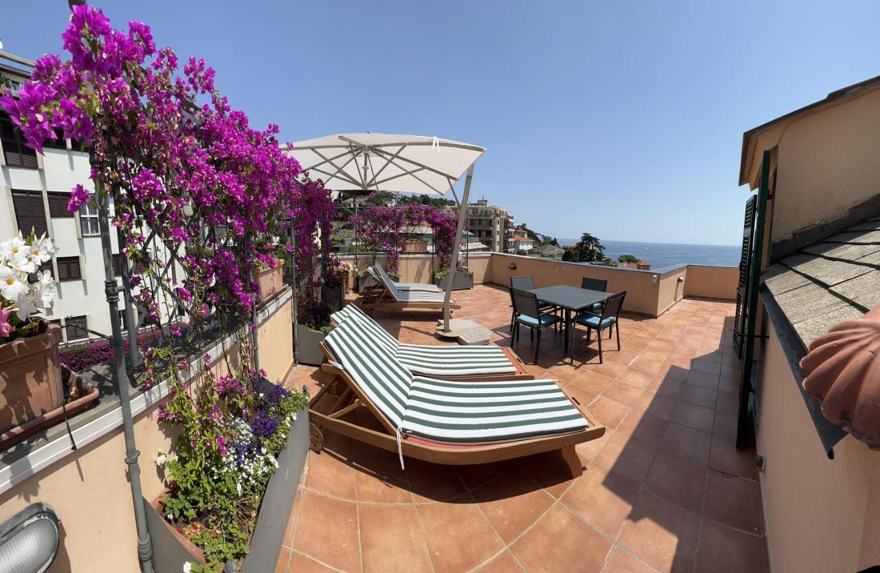 ATTICO SAN FAUSTINO 165 mq più 110 mq di terrazza- IN VILLA 700 ,VISTA MARE STREPITOSA-100 m dalla spiaggia-PARKING ESCLUSIVO-SKY,NETFLIX Rapallo Extérieur photo