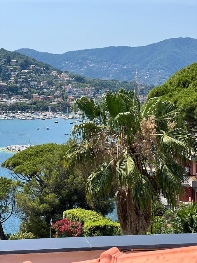 ATTICO SAN FAUSTINO 165 mq più 110 mq di terrazza- IN VILLA 700 ,VISTA MARE STREPITOSA-100 m dalla spiaggia-PARKING ESCLUSIVO-SKY,NETFLIX Rapallo Extérieur photo