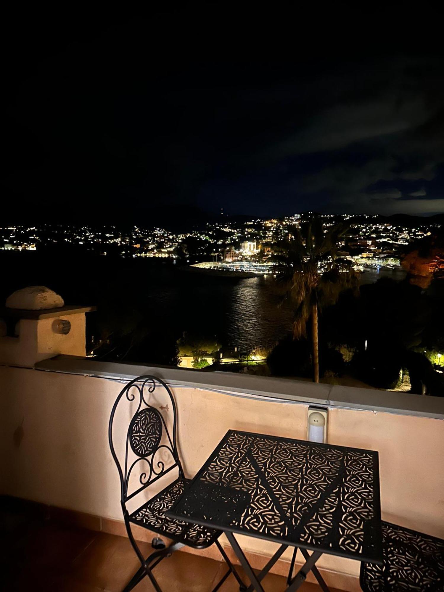 ATTICO SAN FAUSTINO 165 mq più 110 mq di terrazza- IN VILLA 700 ,VISTA MARE STREPITOSA-100 m dalla spiaggia-PARKING ESCLUSIVO-SKY,NETFLIX Rapallo Extérieur photo